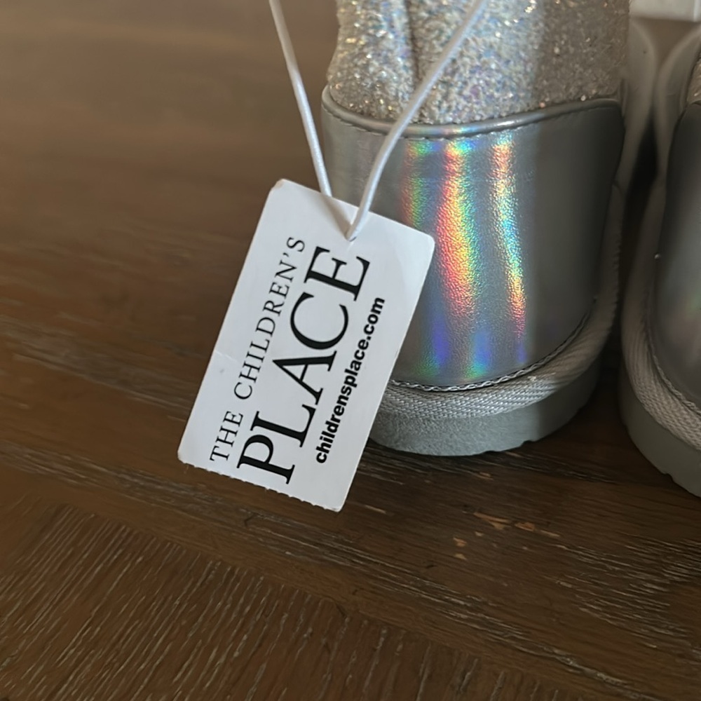 The Childrens Place Sz 5 Y Chalet Boots Faux Fur Lined Silver Holographic Emoji - Picture 11 of 15